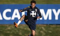 Neymar's slim shoulders carry Brazil's burden of hopes