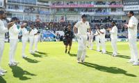 Cook gets guard of honour from Indian team