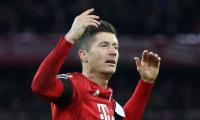 Football Extras: Bayern beat Schalke 3-1 to cut Dortmund lead