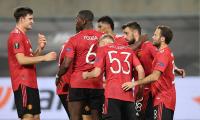 Europa: Fernandes penalty sends United into semis