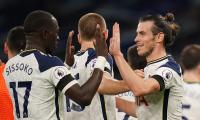 EPL PIX: Spurs up to second; Gunners beat United