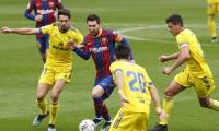 Football PIX: Cadiz stun Barca; Lukaku has last laugh