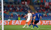 Marauding Italy first to make knockouts