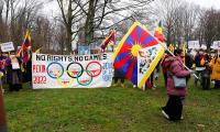 Tibetans protesting Beijing Games march to IOC HQ