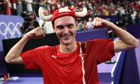 Axelsen retains badminton crown; An bags women's gold