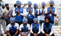 Hockey heroes seek blessings at Golden Temple