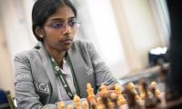 Vaishali advances to World Blitz quarters; Humpy out