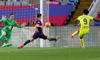 PIX:  Villarreal shock Barcelona; Napoli, Inter held