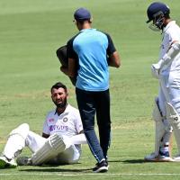 Cheteshwar Pujara receives medical attention after getting hurt