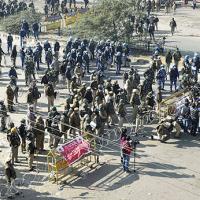 Police barricaded national highways to Delhi