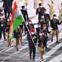 Mary Kom and Manpreet Singh, India's flagbearers at opening ceremony