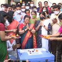 The BMC dispatches Covishield to vaccination centres in Mumbai