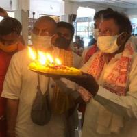 Mukul Roy does the aarti at an Iskcon temple in April
