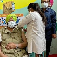 Punjab CM Amarinder Singh gets vaccinated