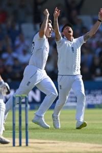 PHOTOS: England strike late to seize control of 3rd Test