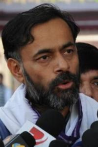 LIVE! AAPs conscience keeper Yogendra Yadav shunted out of PAC.