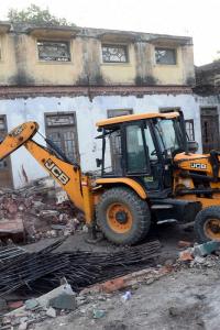 Bulldozers raze British era building at Patna collectorate after SC nod