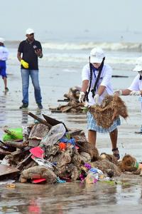 Post <em>Visarjan</em> Cleanathon At Juhu Beach