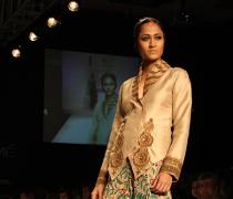 Images: Belly dancing and Madhubani art on the runway