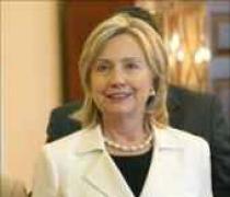 Clinton tells US diplomats to turn CEOs
