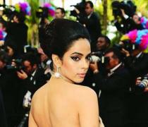 PIX: Bollywood gals with the SEXIEST backs!