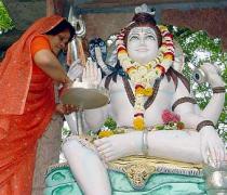 Devotees seek Lord Shiva's blessings on his day