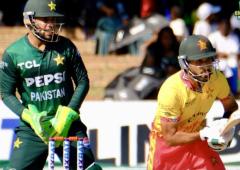 Pakistan crush Zimbabwe in first T20