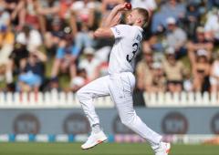 England take huge lead over NZ after Atkinson 'trick'