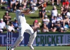 Tim Southee equals Gayle's sixes record in Tests