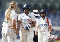 Records tumble as India crush SA in dominant Test win