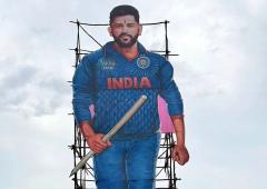 Dhoni's B'day gift: HUGE! 100ft cut-out! 