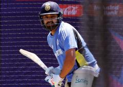 Rohit trains hard despite blow on thumb in the nets!