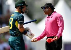 ICC reprimands Wade for dissent against umpires