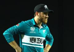Williamson steps down as NZ captain