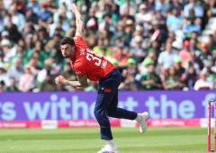 Topley welcomes death bowling role