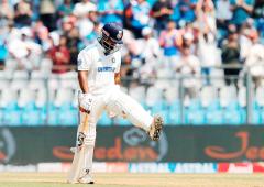 Pant's Controversial Dismissal Sparks Debate