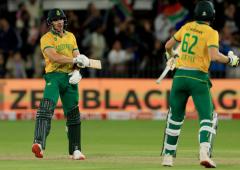 2nd T20I PIX: SA stun India, Varun's heroics in vain