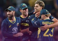 Johnson helps Australia clinch T20 series with Pak