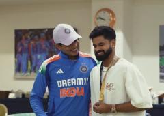 Why is Shubman Gill congratulating Shreyeas Iyer?