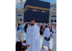 Siraj performs Umrah at Mecca