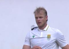 Bosch rewrites history as Proteas trounce Zimbabwe