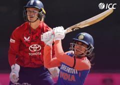 Ravi Shastri's shout-out to 'class player' Mandhana