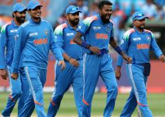 India seek to rewrite history against Australia 