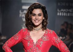 Video: Taapsee's 'pink' moment