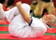 Video: Yoga lessons from Narendra Modi