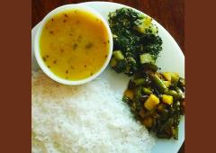 Recipe: Mayur's Lasooni Aloo Palak