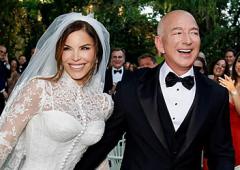 Jeff Bezos, Lauren Sanchez Take Their Wedding Vows...