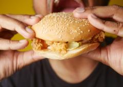 Are You Overeating? Signs, Risks. And 4 Smart Fixes
