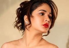 Isn't Lavanya Tripathi A Hawt Mama?
