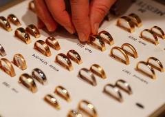 Jewellers re-start monthly deposit schemes